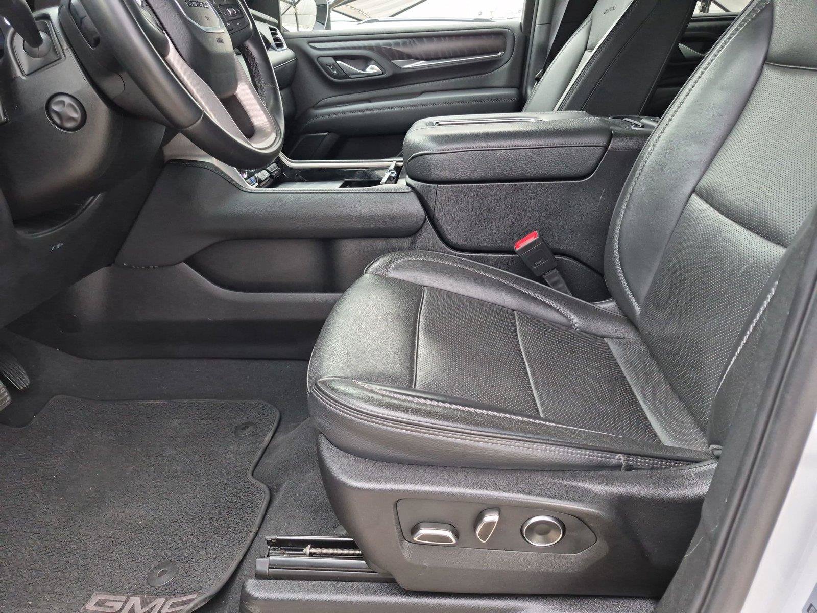Used 2024 GMC Yukon Denali RWD image 27