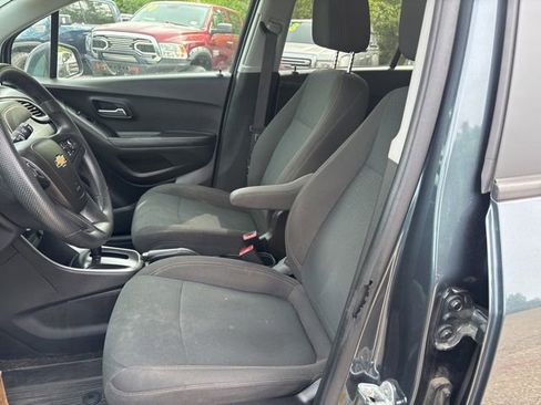 Used 2021 Chevrolet Trax LS w/ Tint and Cruise Package FWD image 19