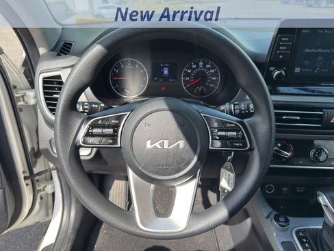 Used 2023 Kia Seltos LX AWD/4WD image 10