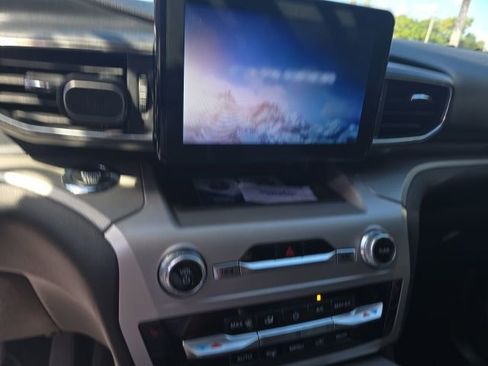 Used 2022 Ford Explorer XLT w/ Equipment Group 202A image 13