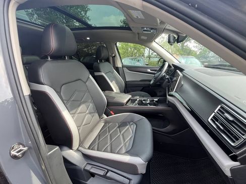 Certified 2024 Volkswagen Atlas Peak Edition SE AWD/4WD image 13