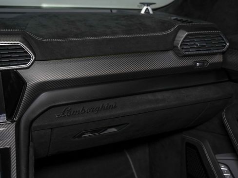 Used 2023 Lamborghini Urus Performante AWD/4WD image 54