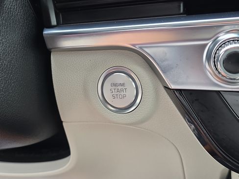 Certified 2025 Kia Telluride SX w/ SX Captain's Chair Package FWD image 28