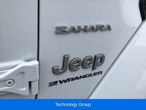 Used 2024 Jeep Wrangler Unlimited Sahara w/ Technology Group AWD/4WD image 3