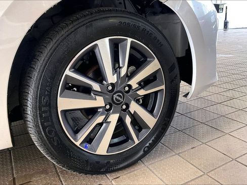 Used 2025 Nissan Versa SV FWD image 33