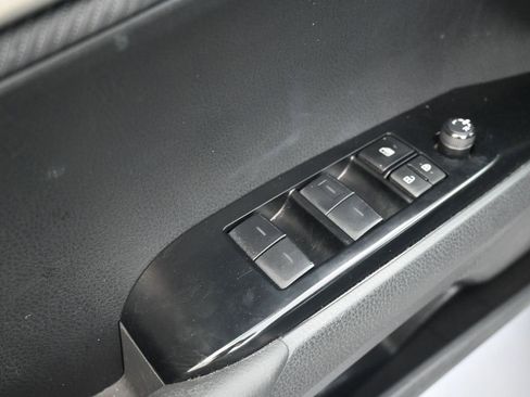 Used 2025 Toyota Camry SE image 10