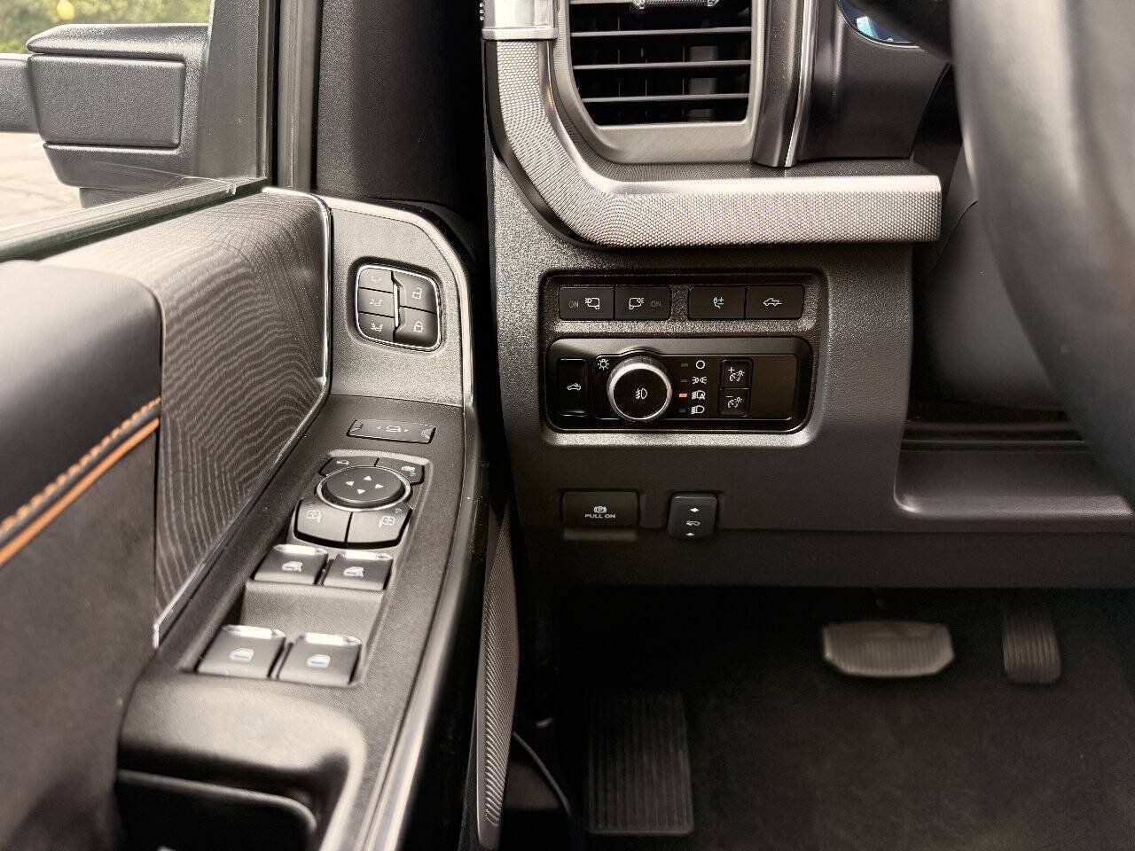 Used 2024 Ford F250 Platinum w/ Tremor Off-Road Package AWD/4WD image 17