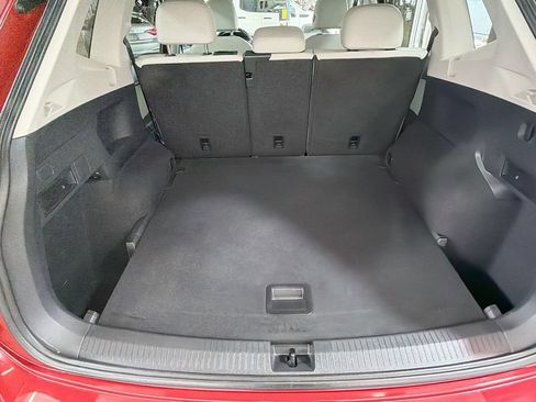 Used 2018 Volkswagen Tiguan SEL AWD/4WD image 28