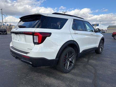 Used 2025 Ford Explorer ST-Line w/ ST-Line Street Pack AWD/4WD image 7