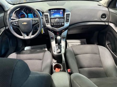 Used 2016 Chevrolet Cruze LT w/ Technology Package image 13