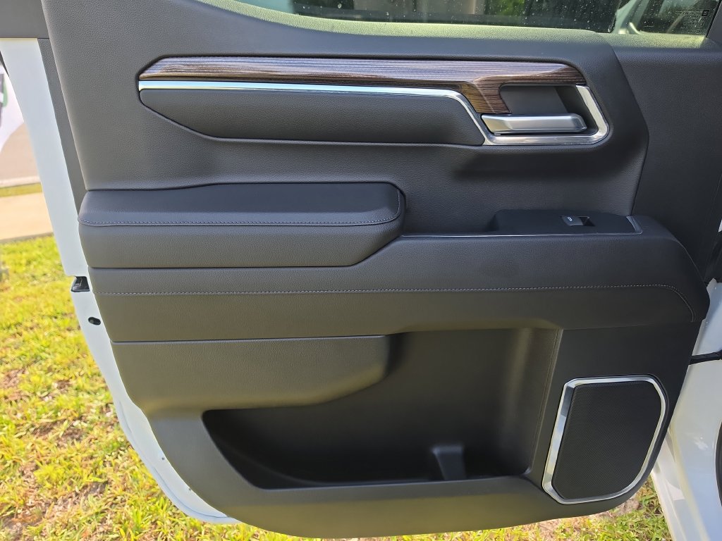 Used 2023 Chevrolet Silverado 1500 RST AWD/4WD image 13