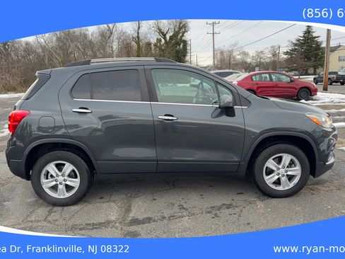 Used 2018 Chevrolet Trax LT w/ LT Convenience Package image 5