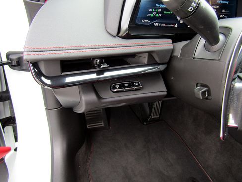 Used 2025 Chevrolet Corvette E-Ray w/ Stealth Interior Trim Package image 15