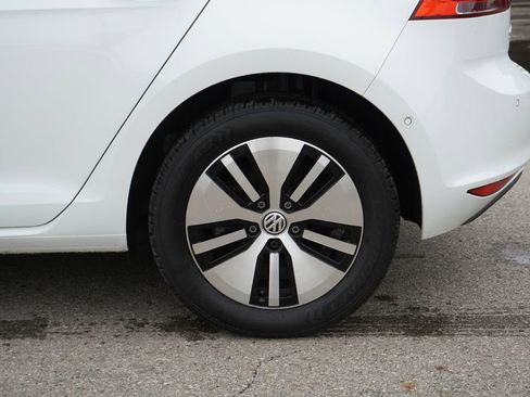 Used 2016 Volkswagen e-Golf SEL Premium w/ Driver Assistance Package FWD image 11
