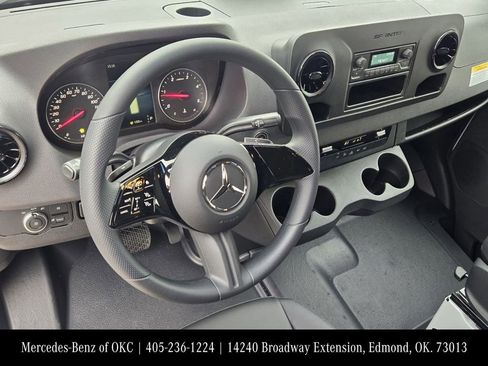 Used 2025 Mercedes-Benz Sprinter 2500 image 27