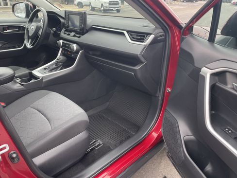 Used 2021 Toyota RAV4 XLE w/ XLE Grade Weather Package image 31
