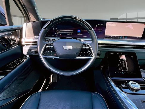 Certified 2025 Cadillac Escalade IQ Luxury 2 w/ LPO, Premium Carpet Package AWD/4WD image 5
