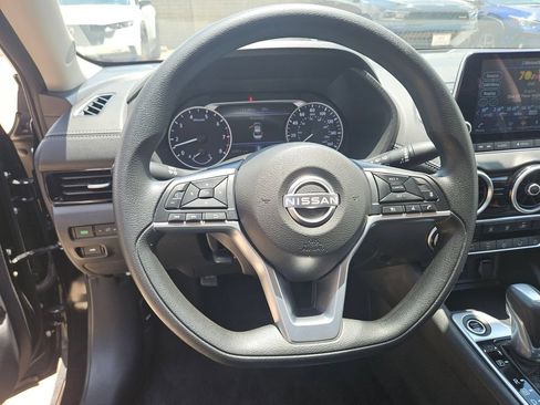 Used 2025 Nissan Sentra SV FWD image 18