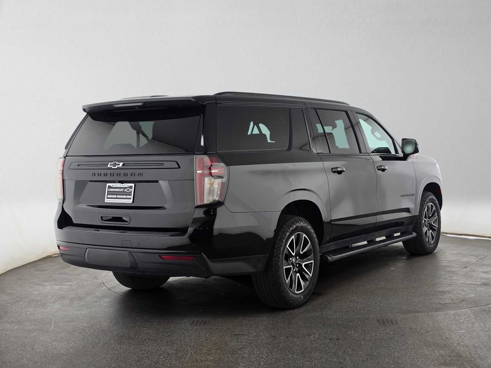Used 2023 Chevrolet Suburban Z71 w/ Luxury Package AWD/4WD image 3