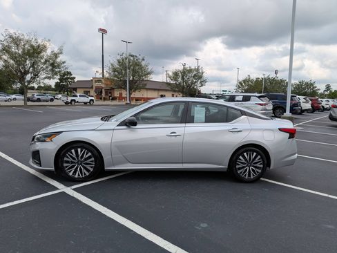 Used 2024 Nissan Altima 2.5 SV FWD image 6