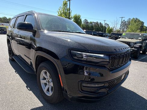Certified 2025 Jeep Wagoneer Series II w/ Premium Group I AWD/4WD image 5
