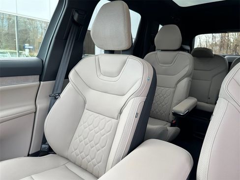 New 2025 Volvo EX90 Ultra image 17