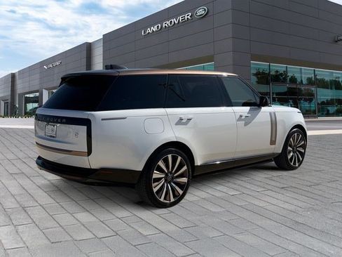 Used 2024 Land Rover Range Rover SV AWD/4WD image 5
