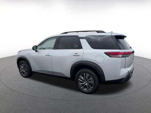 Used 2025 Nissan Pathfinder SV AWD/4WD image 10