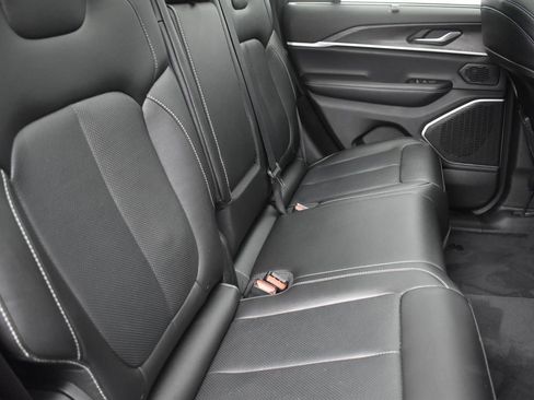 Used 2023 Jeep Grand Cherokee 4WD 4xe w/ Luxury Tech Group II image 36