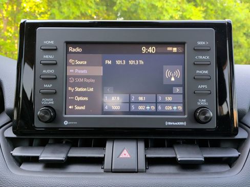 Used 2022 Toyota RAV4 LE FWD image 18