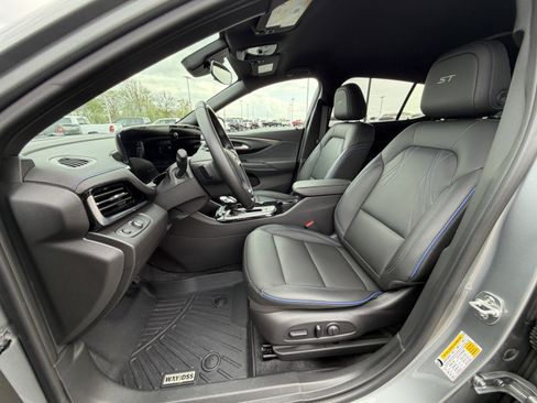 Used 2024 Buick Envista Sport Touring w/ Convenience I Package FWD image 9