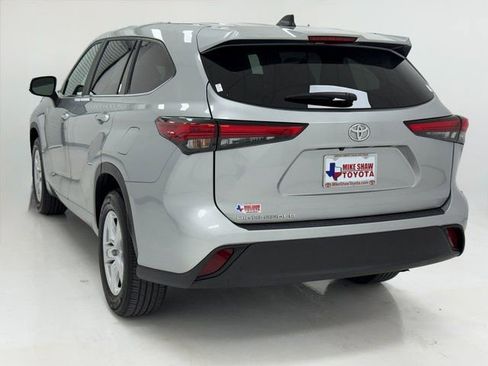 Used 2023 Toyota Highlander L image 38
