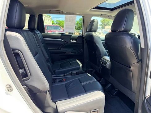 Used 2017 Toyota Highlander SE FWD image 36