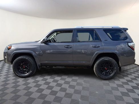 Certified 2018 Toyota 4Runner SR5 AWD/4WD image 10