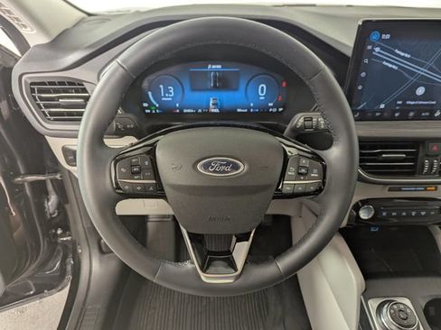 Used 2023 Ford Escape Platinum AWD/4WD image 14