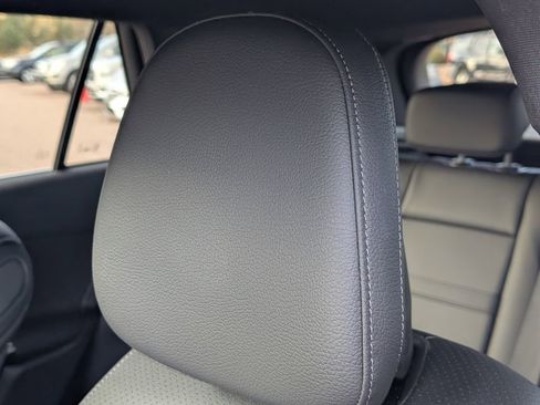 Used 2025 Mercedes-Benz GLC 350e 4MATIC image 13