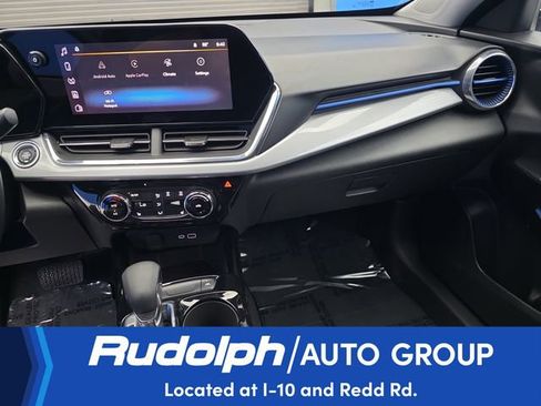Used 2025 Chevrolet Trax LT w/ LT Convenience Package FWD image 19