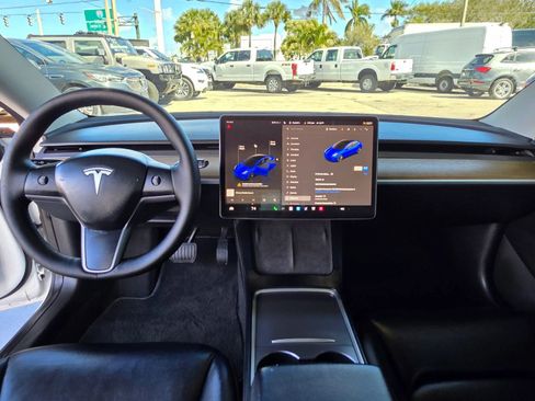Used 2022 Tesla Model 3 Standard Range image 18