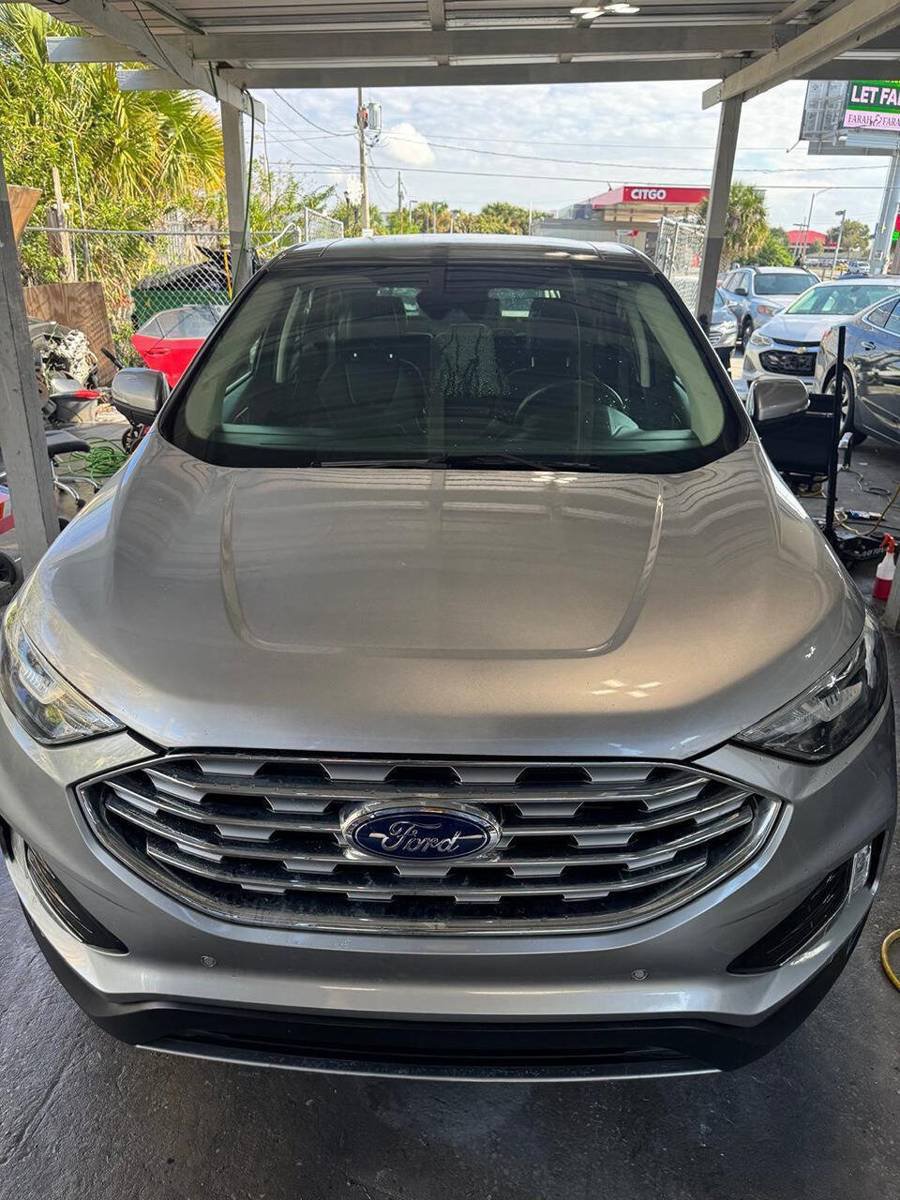 Used 2021 Ford Edge Titanium FWD image 1