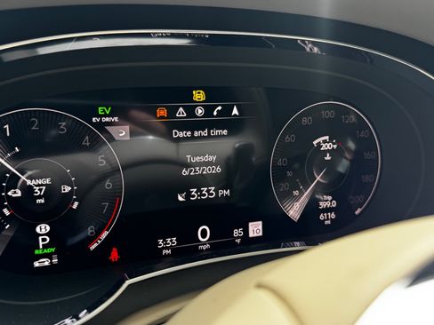 Used 2023 Bentley Bentayga Plug-In Hybrid AWD/4WD image 12