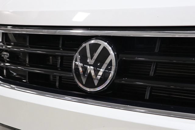 Used 2022 Volkswagen Tiguan SE R-Line FWD image 11