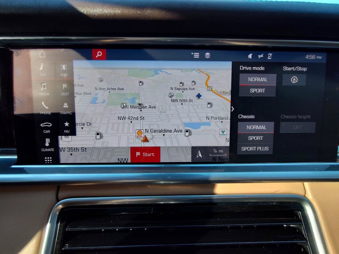 Used 2018 Porsche Panamera RWD image 31