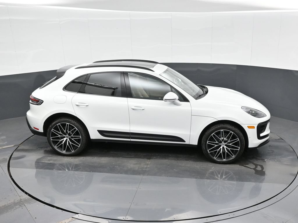 Certified 2026 Porsche Macan AWD/4WD image 31