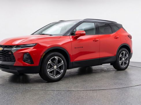 Used 2025 Chevrolet Blazer LT FWD image 3