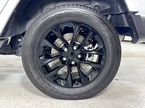 Used 2023 Jeep Wrangler Unlimited Sahara AWD/4WD image 9