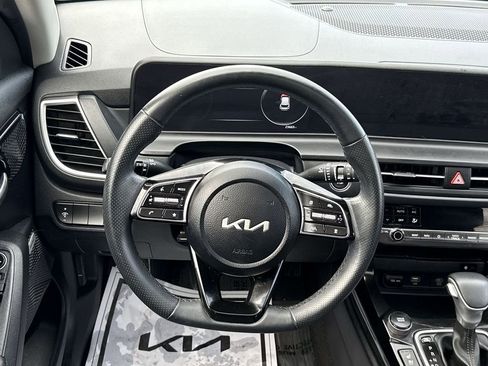 Used 2024 Kia Seltos SX w/ SX Sunroof Package AWD/4WD image 11