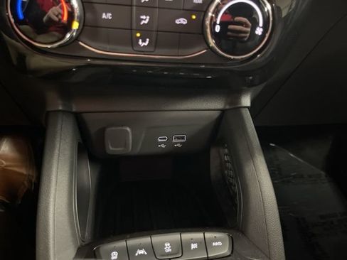 Used 2024 Chevrolet TrailBlazer LT AWD/4WD image 30