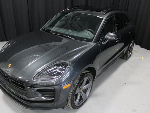 Used 2025 Porsche Macan image 13