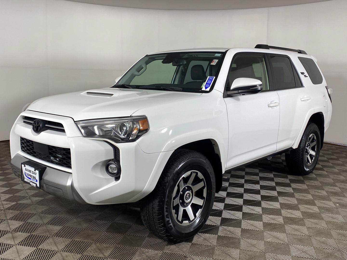 Used 2024 Toyota 4Runner TRD Off-Road Premium w/ Moonroof Package AWD/4WD image 2