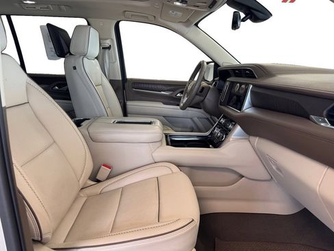 Used 2021 GMC Yukon Denali w/ Denali Premium Package AWD/4WD image 17